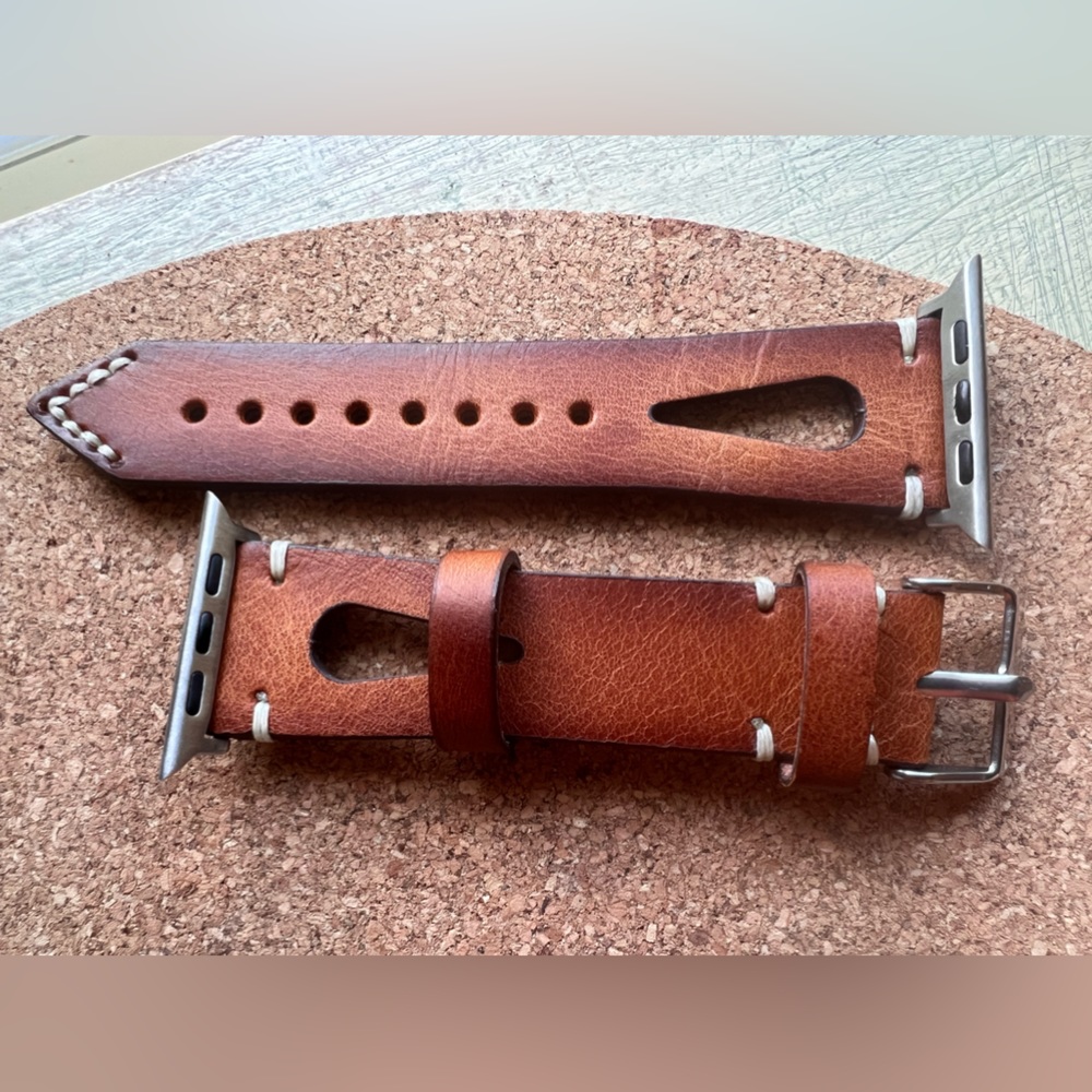 Apple Series 8: handmade leather band